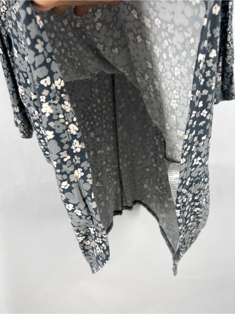 LOGO by Lori Goldstein Floral Print Swing Tunic Top Size 1X Gray Stretch Knit - Picture 7 of 12